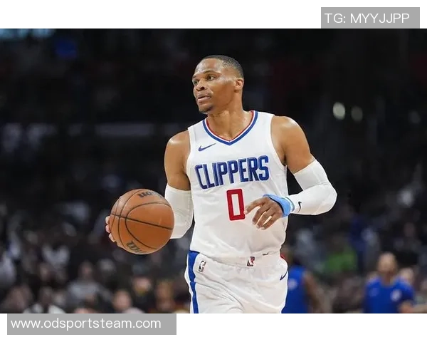 威少新赛季表现亮眼场均118分55板4助三分命中率高达50 威少新赛季表现亮眼场均118分55板4助三分命中率高达50