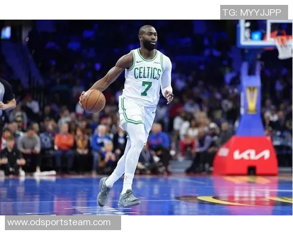 杰伦布朗首节表现低迷仅得7分2板投篮命中率堪忧需调整状态